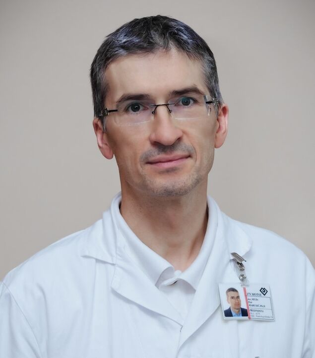 Doktor dermatolog Martin Pergl